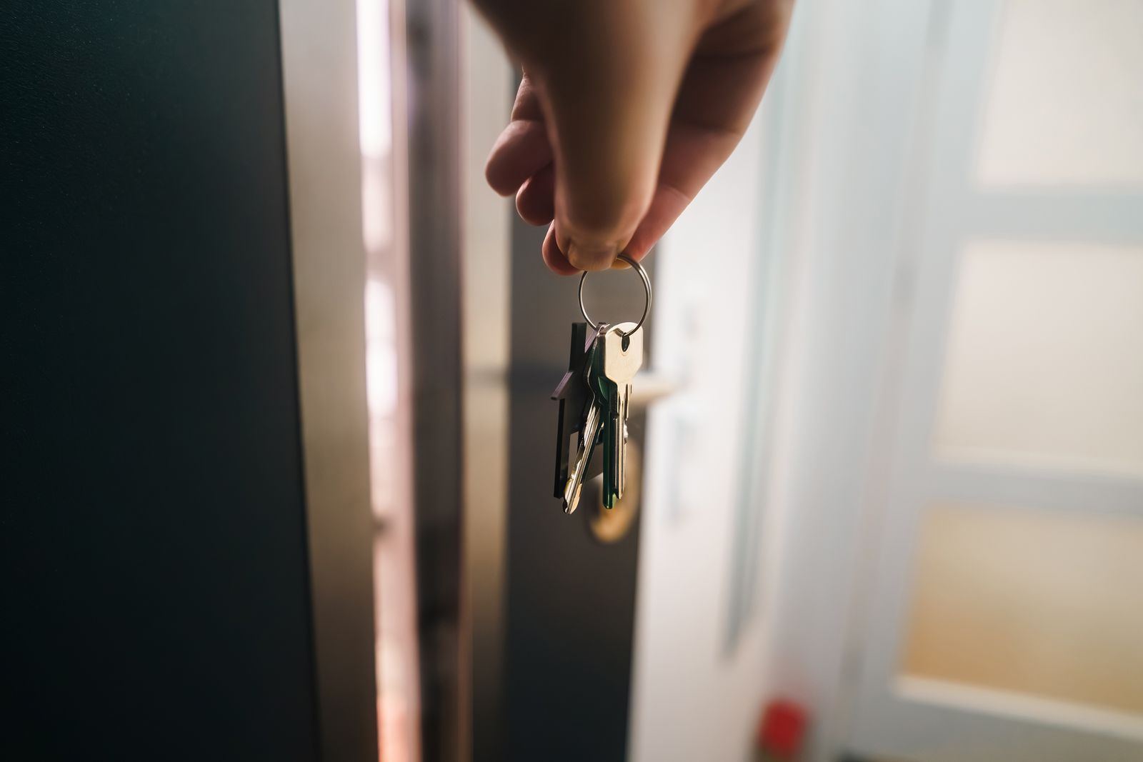 A hand holding the keys to a new home